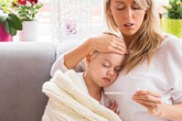Trẻ bỗng dưng sốt - cần cho đi cấp cứu ngay khi có các dấu hiệu này Trẻ bỗng dưng sốt - cần cho đi cấp cứu ngay khi có các dấu hiệu này