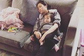 Nhìn bức ảnh này, cư dân mạng không khỏi xót xa cuộc sống làm vợ người nổi tiếng của bà xã 9x Lam Trường Nhìn bức ảnh này, cư dân mạng không khỏi xót xa cuộc sống làm vợ người nổi tiếng của bà xã 9x Lam Trường
