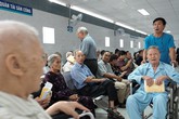 Nắng nóng kéo dài, bệnh viện ở Sài Gòn đông nghịt Nắng nóng kéo dài, bệnh viện ở Sài Gòn đông nghịt