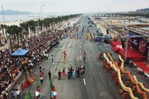 Đông đảo người dân, du khách háo hức xem diễu hành Carnaval Hạ Long 2019 dịp nghỉ lễ Đông đảo người dân, du khách háo hức xem diễu hành Carnaval Hạ Long 2019 dịp nghỉ lễ