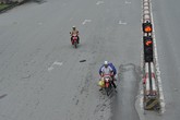 Muôn kiểu phớt lờ đèn giao thông trên đường phố Hà Nội Muôn kiểu phớt lờ đèn giao thông trên đường phố Hà Nội
