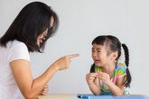 Sở hữu những đặc điểm sau, bạn là "bố mẹ độc hại" Sở hữu những đặc điểm sau, bạn là "bố mẹ độc hại"