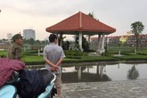 Diễn biến mới nhất vụ người đàn ông chết dưới hồ nước với vết đâm ở cổ và bụng ở Bắc Ninh Diễn biến mới nhất vụ người đàn ông chết dưới hồ nước với vết đâm ở cổ và bụng ở Bắc Ninh