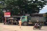Xe ô tô tải tông xe máy, 4 người thương vong Xe ô tô tải tông xe máy, 4 người thương vong