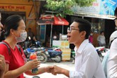 Kỳ thi THPT Quốc gia 2019 : Phụ huynh “dầm mưa giãi nắng”, buồn, vui cùng sĩ tử Kỳ thi THPT Quốc gia 2019 : Phụ huynh “dầm mưa giãi nắng”, buồn, vui cùng sĩ tử
