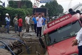 Diễn biến mới nhất vụ nhiều hộ dân mất nước sau sự cố xe container làm vỡ đường ống Diễn biến mới nhất vụ nhiều hộ dân mất nước sau sự cố xe container làm vỡ đường ống