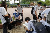 Thi tuyển sinh vào lớp 10 ở Hải Phòng: Nhiều phụ huynh xin nghỉ làm để đưa con đi thi Thi tuyển sinh vào lớp 10 ở Hải Phòng: Nhiều phụ huynh xin nghỉ làm để đưa con đi thi