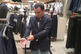 Phóng viên Việt Nam 'tá hỏa' chạy mua vest trước chung kết King’s Cup Phóng viên Việt Nam 'tá hỏa' chạy mua vest trước chung kết King’s Cup