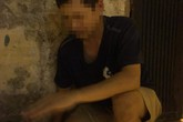 Tạm giữ người đàn ông bị tố 'thò tay vào váy' hai cô gái Tạm giữ người đàn ông bị tố 'thò tay vào váy' hai cô gái