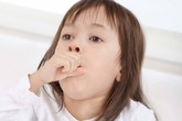 Bé hay ốm vặt, viêm mũi họng có dùng Siro Heviho được hay không? Bé hay ốm vặt, viêm mũi họng có dùng Siro Heviho được hay không?