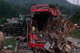 Khởi tố vụ tai nạn thảm khốc làm 41 người thương vong ở Hòa Bình Khởi tố vụ tai nạn thảm khốc làm 41 người thương vong ở Hòa Bình