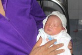 Đi chợ về, 2 người phụ nữ tỉnh Hải Dương phát hiện bé gái sơ sinh bị bỏ rơi Đi chợ về, 2 người phụ nữ tỉnh Hải Dương phát hiện bé gái sơ sinh bị bỏ rơi
