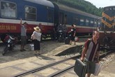 Tàu hàng trật bánh ở Hà Tĩnh, đường sắt Bắc - Nam tê liệt Tàu hàng trật bánh ở Hà Tĩnh, đường sắt Bắc - Nam tê liệt
