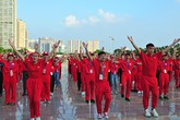 Màn đồng diễn nhảy chachacha của 1500 tình nguyện viên hiến máu Màn đồng diễn nhảy chachacha của 1500 tình nguyện viên hiến máu