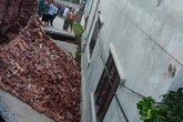 Hà Nội: Di dời nhiều hộ dân sống sát ngôi nhà bị “hố tử thần” nuốt chửng Hà Nội: Di dời nhiều hộ dân sống sát ngôi nhà bị “hố tử thần” nuốt chửng