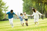 Con sẽ luôn khỏe mạnh, thông minh nếu được “tận hưởng” những điều này từ gia đình Con sẽ luôn khỏe mạnh, thông minh nếu được “tận hưởng” những điều này từ gia đình