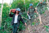Tặng bằng khen cho người hùng chống "giặc lửa" ở Hà Tĩnh Tặng bằng khen cho người hùng chống "giặc lửa" ở Hà Tĩnh