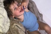 Vừa chúc con ngủ ngon đêm hôm trước, sáng hôm sau mở cửa bà mẹ “ngất lịm” vì cậu bé vốn khỏe mạnh đã chết Vừa chúc con ngủ ngon đêm hôm trước, sáng hôm sau mở cửa bà mẹ “ngất lịm” vì cậu bé vốn khỏe mạnh đã chết