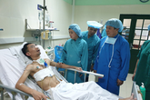 Bộ trưởng Bộ Y tế thưởng nóng kíp ghép tạng kỷ lục 15 ca/tuần ở Bệnh viện Việt Đức Bộ trưởng Bộ Y tế thưởng nóng kíp ghép tạng kỷ lục 15 ca/tuần ở Bệnh viện Việt Đức