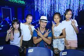 Xuân Bắc cùng các em nhỏ phấn khích trước màn trình diễn của "phù thủy bong bóng" Fan Yang Xuân Bắc cùng các em nhỏ phấn khích trước màn trình diễn của "phù thủy bong bóng" Fan Yang