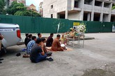 Gia đình thắp hương cầu siêu cho bé trai lớp 1 bị bỏ quên trên xe đưa đón của trường Gateway Gia đình thắp hương cầu siêu cho bé trai lớp 1 bị bỏ quên trên xe đưa đón của trường Gateway