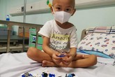 Nước mắt đau đớn của đôi vợ chồng có con trai 4 tuổi bị ung thư nguyên bào thần kinh Nước mắt đau đớn của đôi vợ chồng có con trai 4 tuổi bị ung thư nguyên bào thần kinh