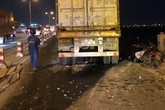 Vụ xe container đâm hàng loạt xe máy trên cầu Thanh Trì: Tài xế lái xe container gây tai nạn khai gì? Vụ xe container đâm hàng loạt xe máy trên cầu Thanh Trì: Tài xế lái xe container gây tai nạn khai gì?