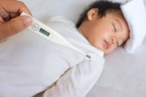 Con sốt cao co giật, bố cho thứ này vào miệng sơ cứu khiến bé ra đi mãi mãi Con sốt cao co giật, bố cho thứ này vào miệng sơ cứu khiến bé ra đi mãi mãi