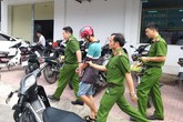 Bắt 3 đối tượng người Trung Quốc làm giả thẻ ATM chiếm đoạt tiền Bắt 3 đối tượng người Trung Quốc làm giả thẻ ATM chiếm đoạt tiền