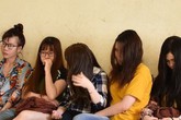 Hotgirl 8x mở cơ sở massage kích dục cho khách nam Hotgirl 8x mở cơ sở massage kích dục cho khách nam