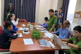 Thu giữ hàng chục thỏi vàng khi khám xét Địa ốc Alibaba Thu giữ hàng chục thỏi vàng khi khám xét Địa ốc Alibaba