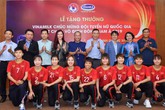 Vinamilk trao thưởng chúc mừng đội tuyển bóng đá nữ Quốc gia vô địch Đông Nam Á 2019 Vinamilk trao thưởng chúc mừng đội tuyển bóng đá nữ Quốc gia vô địch Đông Nam Á 2019