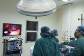 Bé gái 7 tuổi đã bị u nang buồng trứng xoắn hiếm gặp, bác sĩ cảnh báo dấu hiệu bất thường của con cha mẹ không được bỏ qua Bé gái 7 tuổi đã bị u nang buồng trứng xoắn hiếm gặp, bác sĩ cảnh báo dấu hiệu bất thường của con cha mẹ không được bỏ qua