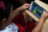 Bà mẹ Mỹ chia sẻ cách bảo vệ con khỏi nội dung xấu trên Youtube Bà mẹ Mỹ chia sẻ cách bảo vệ con khỏi nội dung xấu trên Youtube