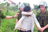 Nghi can giết vợ đầu thú sau 9 ngày trốn trên núi Nghi can giết vợ đầu thú sau 9 ngày trốn trên núi