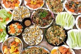 Dâu mới xung phong làm cỗ giỗ bố, 3 tiếng làm xong 4 mâm, mẹ chồng "nở mày nở mặt" Dâu mới xung phong làm cỗ giỗ bố, 3 tiếng làm xong 4 mâm, mẹ chồng "nở mày nở mặt"