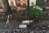 Hà Nội: Tông vào đuôi ô tô 7 chỗ đang đỗ bên đường, nam sinh bị chấn thương nặng Hà Nội: Tông vào đuôi ô tô 7 chỗ đang đỗ bên đường, nam sinh bị chấn thương nặng