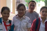 Ba nữ sinh trả lại chiếc ví chứa gần 10 triệu đồng cho người đánh rơi Ba nữ sinh trả lại chiếc ví chứa gần 10 triệu đồng cho người đánh rơi