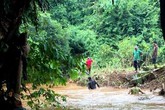 Tìm thấy bé trai 10 tuổi bị nước cuốn xuống cống, trôi cách nhà hơn 40km Tìm thấy bé trai 10 tuổi bị nước cuốn xuống cống, trôi cách nhà hơn 40km