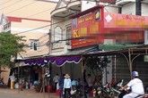 Con chủ tiệm vàng chết trong tư thế trùm túi ni-lon trên đầu, quấn băng keo ở cổ Con chủ tiệm vàng chết trong tư thế trùm túi ni-lon trên đầu, quấn băng keo ở cổ
