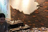 Tường gạch trang trí của quán ăn bất ngờ đổ sập, 4 thực khách nhập viện Tường gạch trang trí của quán ăn bất ngờ đổ sập, 4 thực khách nhập viện