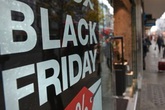 'Tôi hối hận vì bỏ 9 triệu mua một đôi giày dịp Black Friday' 'Tôi hối hận vì bỏ 9 triệu mua một đôi giày dịp Black Friday'