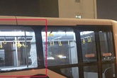 Xe buýt bị đâm trong sân bay Tân Sơn Nhất, nhiều hành khách bị thương Xe buýt bị đâm trong sân bay Tân Sơn Nhất, nhiều hành khách bị thương