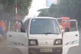 Ô tô đưa đón học sinh bốc khói mù mịt, cả chục em bỏ chạy tán loạn Ô tô đưa đón học sinh bốc khói mù mịt, cả chục em bỏ chạy tán loạn