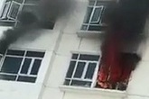 Cháy chung cư 26 tầng ở đường Lê Văn Lương, hàng trăm cư dân tháo chạy giữa trưa Cháy chung cư 26 tầng ở đường Lê Văn Lương, hàng trăm cư dân tháo chạy giữa trưa