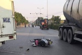 Hà Nội: Va chạm với xe tải, hai mẹ con thương vong Hà Nội: Va chạm với xe tải, hai mẹ con thương vong