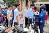 Hai học sinh lớp 12 đi cướp điện thoại Hai học sinh lớp 12 đi cướp điện thoại
