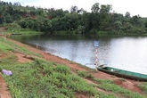 Tắm ao gần nhà, 2 chị em ruột chết đuối thương tâm Tắm ao gần nhà, 2 chị em ruột chết đuối thương tâm