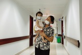 Tết sum vầy của em bé nhỏ nhất được ghép gan thành công ở Việt Nam Tết sum vầy của em bé nhỏ nhất được ghép gan thành công ở Việt Nam