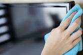 Vệ sinh đúng cách TV, tủ lạnh và các thiết bị điện để đón Tết Vệ sinh đúng cách TV, tủ lạnh và các thiết bị điện để đón Tết